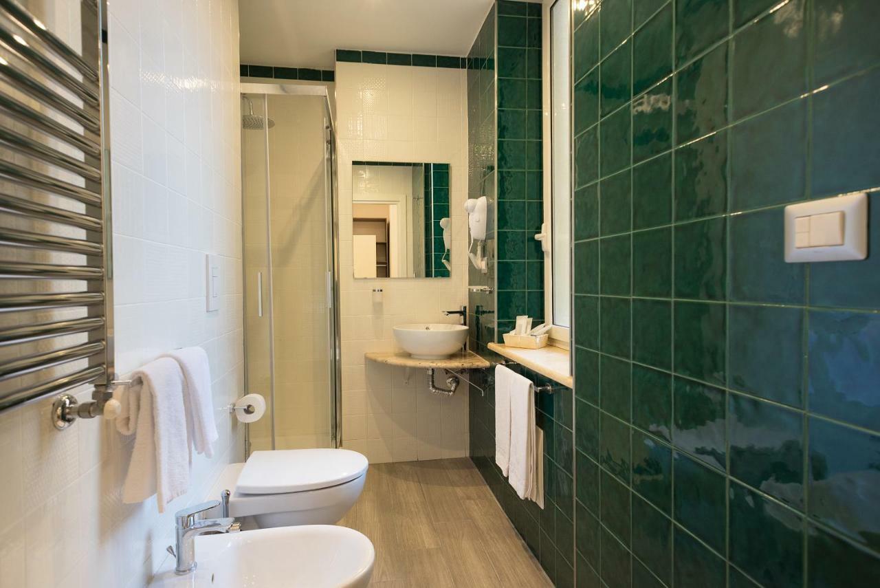 B&B Toledo One Наполи Екстериор снимка