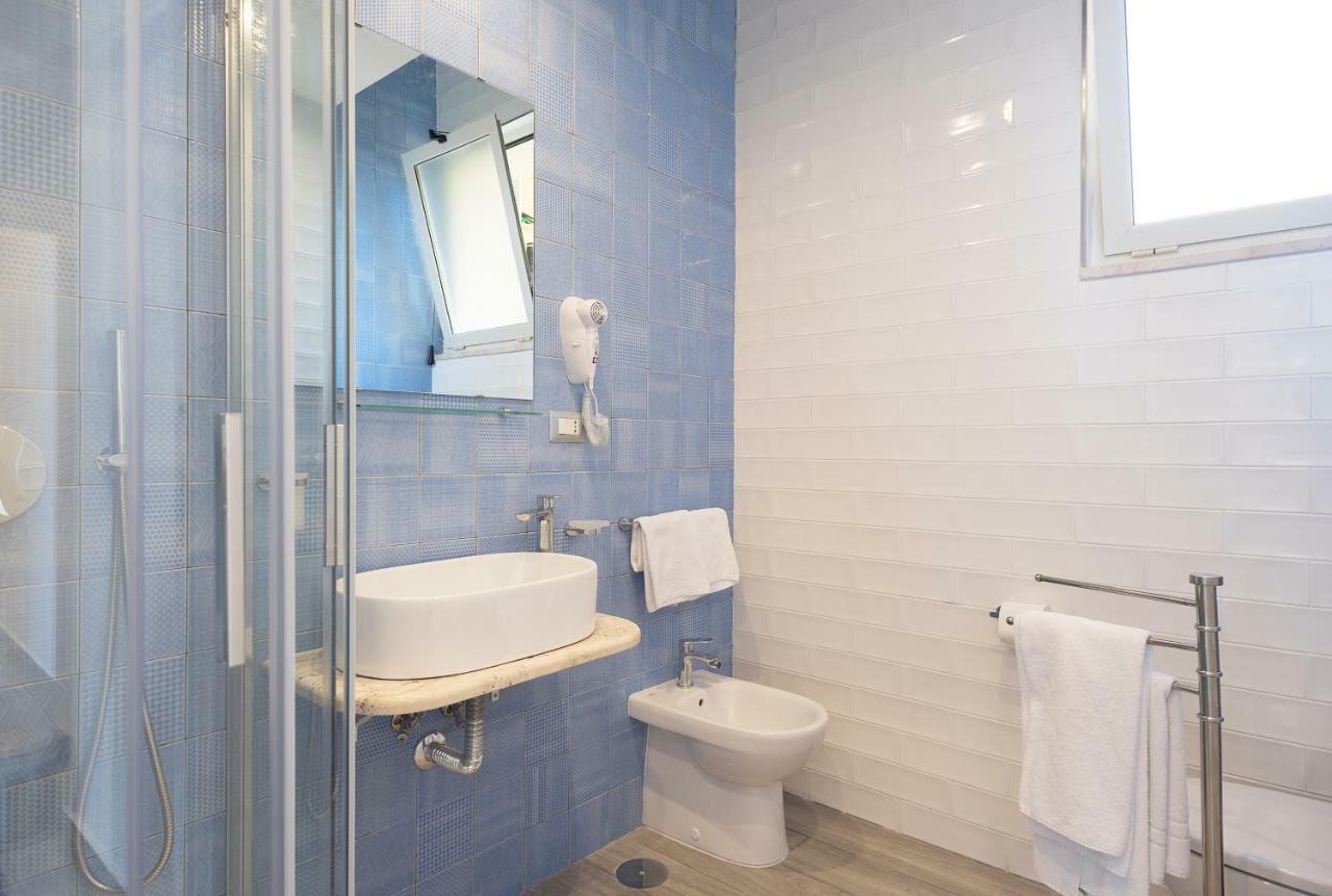 B&B Toledo One Наполи Екстериор снимка