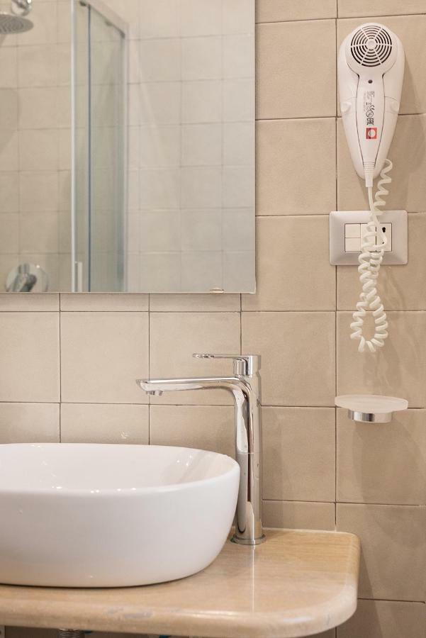 B&B Toledo One Наполи Екстериор снимка